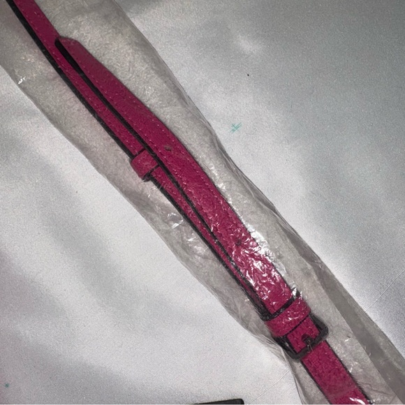 MCM Hot Pink NWT Patricia Continental Crossbody Wallet On Chain Purse *RARE* - Picture 11 of 11